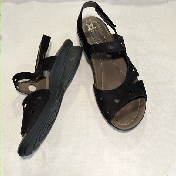 Mephisto Phiby Perf sandals Size 40, black. - Picture 4 of 13